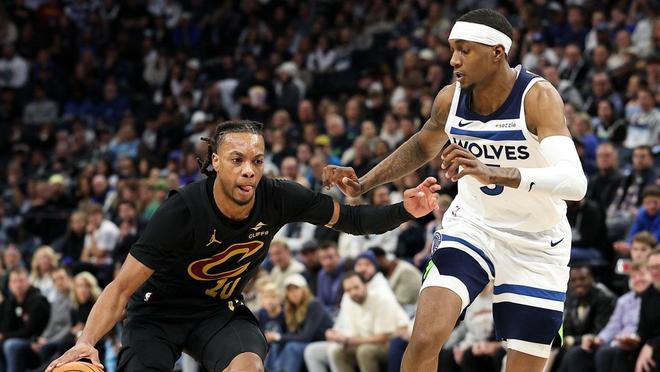 在防守端追 在防守端追